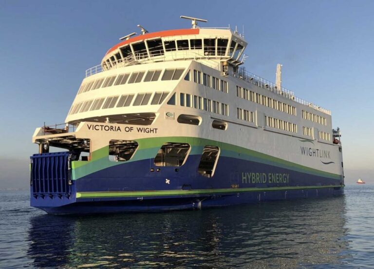 not-going-to-be-plain-sailing-for-wightlink-victoria-990x711.jpeg