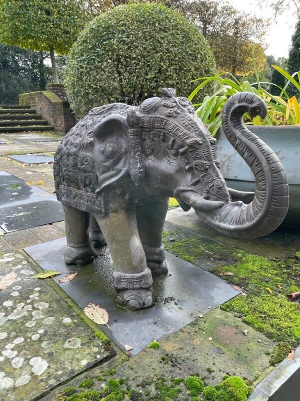 stolen-statues-44240418319-4