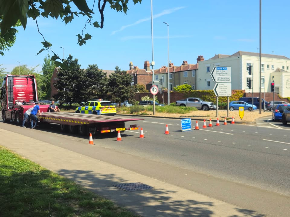 Major Crash on Kettering Terrace in Portsmouth Prompts Significant Road Closures and gridlock traffic across Portsmouth